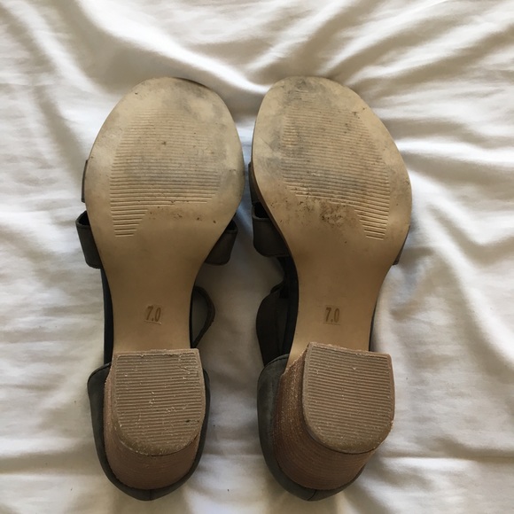 Steve Madden, dark gray close toe high heals - Picture 4 of 4